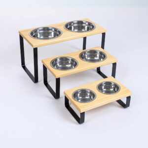 Suporte Duplo Elevado com Potes Inox para Cachorro e Gato – Base em Madeira Envernizada e Pés de Aço